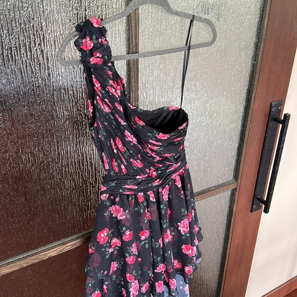 Floral One-Shoulder Evening Dress size 8. - Picture 6 of 11